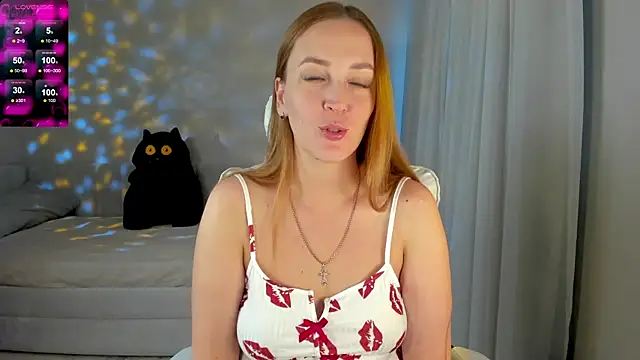 Snapshot of she_wolf chatting on June 3, 1:25 pm she wolf online show from June 3, 1:25 pm