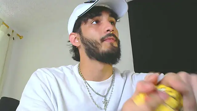 LovexJuxn8 online show from February 18, 7:32 pm