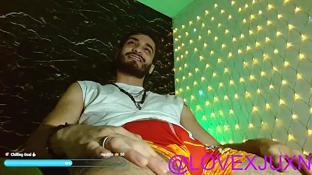 Snapshot of LovexJuxn8 chatting on April 14, 6:14 pm LovexJuxn8 online show from April 14, 6:14 pm