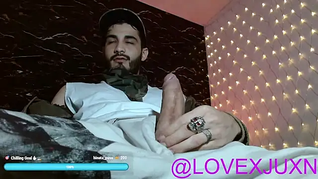 Snapshot of LovexJuxn8 chatting on April 16, 10:23 pm LovexJuxn8 online show from April 16, 10:23 pm