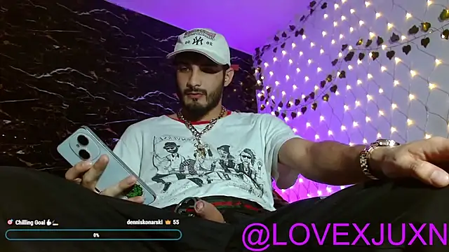 Snapshot of LovexJuxn8 chatting on April 29, 9:21 pm LovexJuxn8 online show from April 29, 9:21 pm