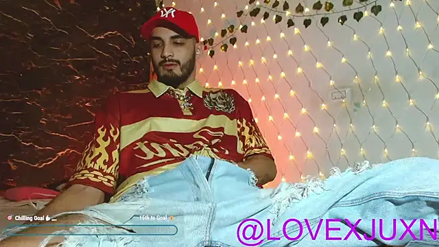 Snapshot of LovexJuxn8 chatting on May 20, 10:16 pm LovexJuxn8 online show from May 20, 10:16 pm