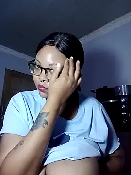 Snapshot of ShantelBootyBoobs chatting on March 7, 3:14 am ShantelBootyBoobs online show from March 7, 3:14 am