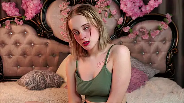 Snapshot of KirstinMcgeady chatting on March 7, 12:13 pm KirstinMcgeady online show from March 7, 12:13 pm