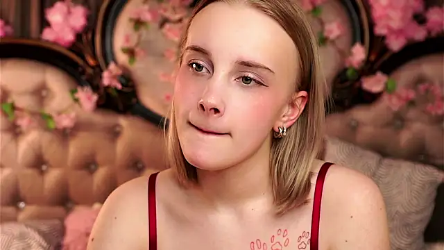 Snapshot of KirstinMcgeady chatting on March 11, 11:38 am KirstinMcgeady online show from March 11, 11:38 am