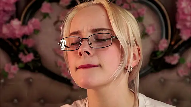 Snapshot of KirstinMcgeady chatting on March 21, 11:26 am KirstinMcgeady online show from March 21, 11:26 am