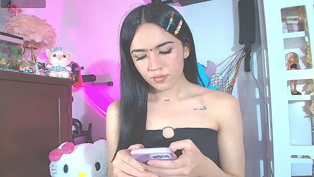 Snapshot of Yiyii chatting on March 18, 8:01 pm Yiyii online show from March 18, 8:01 pm