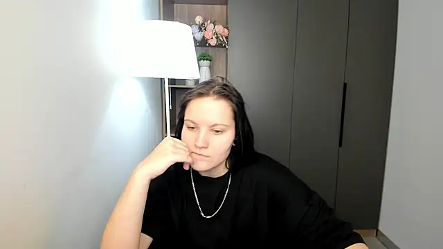 MarleenPhong online show from February 12, 8:31 am