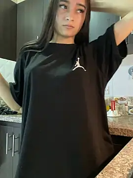 Snapshot of candy_deluxe chatting on March 7, 3:36 am candy deluxe online show from March 7, 3:36 am