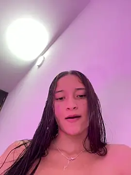 Snapshot of candy_deluxe chatting on June 12, 2:10 am candy deluxe online show from June 12, 2:10 am