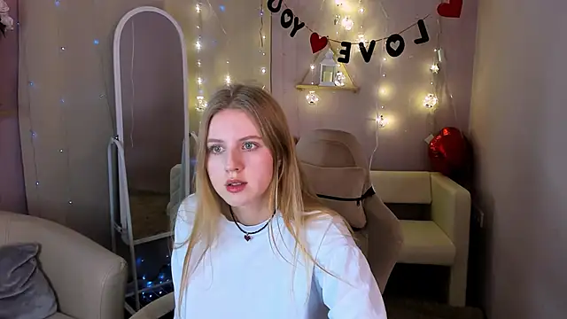 Kelly  White online show from February 12, 2:56 pm