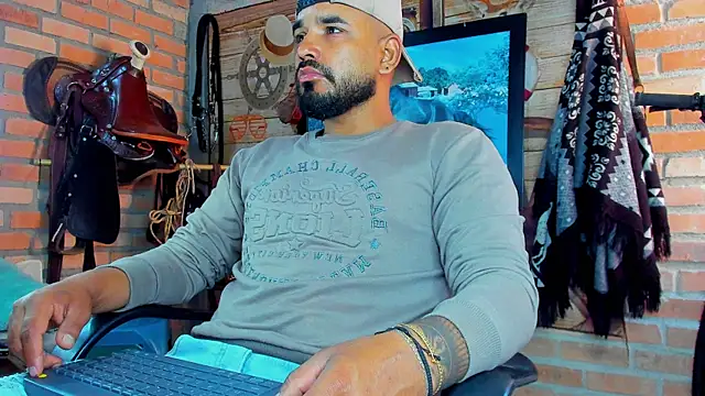 Snapshot of dominic_jonson chatting on March 10, 2:11 pm dominic jonson online show from March 10, 2:11 pm