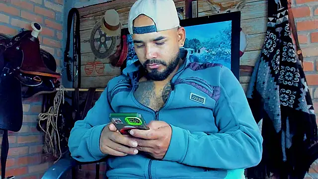 Snapshot of dominic_jonson chatting on March 11, 2:12 pm dominic jonson online show from March 11, 2:12 pm