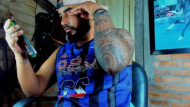 Snapshot of dominic_jonson chatting on March 14, 10:21 am dominic jonson online show from March 14, 10:21 am