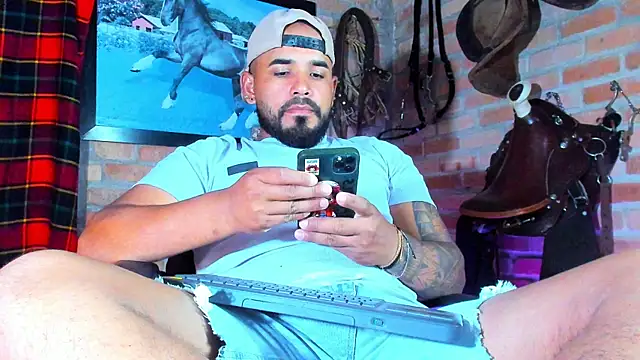 Snapshot of dominic_jonson chatting on March 17, 7:28 pm dominic jonson online show from March 17, 7:28 pm