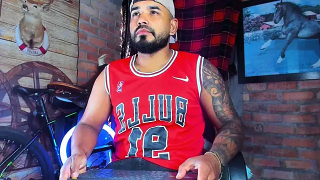 Snapshot of dominic_jonson chatting on March 18, 7:39 pm dominic jonson online show from March 18, 7:39 pm