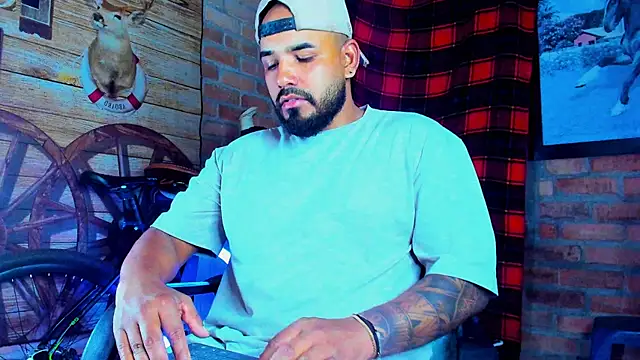 Snapshot of dominic_jonson chatting on March 19, 8:35 pm dominic jonson online show from March 19, 8:35 pm