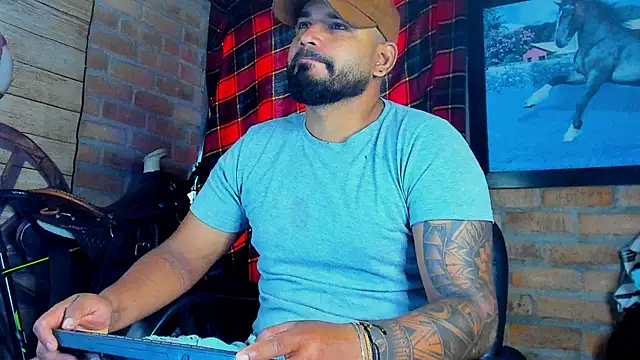 Snapshot of dominic_jonson chatting on March 25, 9:32 pm dominic jonson online show from March 25, 9:32 pm