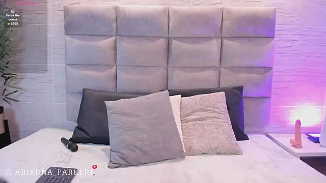 Snapshot of ariana__parker chatting on April 16, 4:35 am ariana parker online show from April 16, 4:35 am