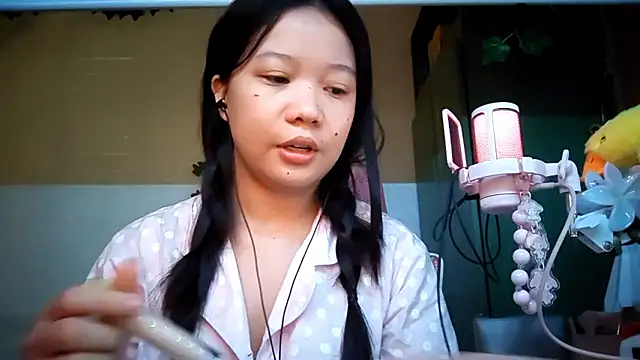 Snapshot of DebbiRexwinkle chatting on February 19, 6:09 am DebbiRexwinkle online show from February 19, 6:09 am