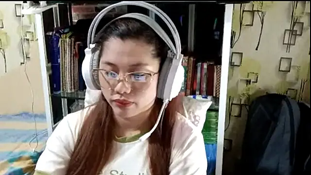 TennieReichow online show from March 19, 2:04 am