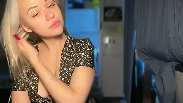 Snapshot of Leylia_Lily chatting on April 11, 2:32 pm Leylia Lily online show from April 11, 2:32 pm