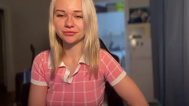 Snapshot of Leylia_Lily chatting on April 16, 12:28 pm Leylia Lily online show from April 16, 12:28 pm