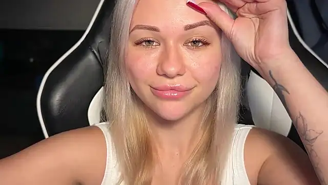 Snapshot of Leylia_Lily chatting on April 18, 7:07 pm Leylia Lily online show from April 18, 7:07 pm