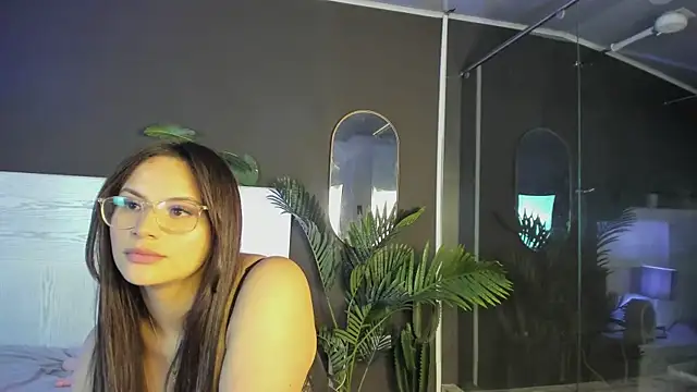 Snapshot of Mia_noiir chatting on May 6, 4:08 am Mia noiir online show from May 6, 4:08 am