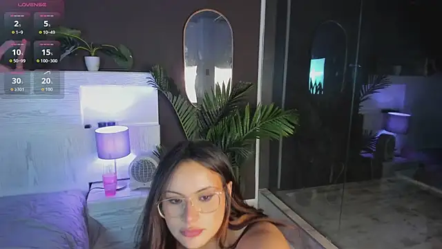 Snapshot of Mia_noiir chatting on July 15, 3:56 am Mia noiir online show from July 15, 3:56 am