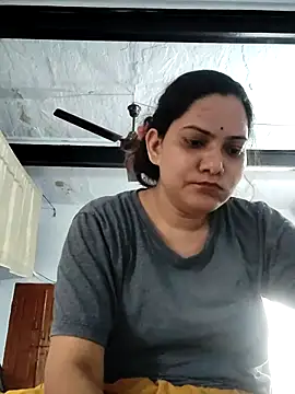 Snapshot of Anushka_Singh0 chatting on June 28, 1:17 pm Anushka Singh0 online show from June 28, 1:17 pm
