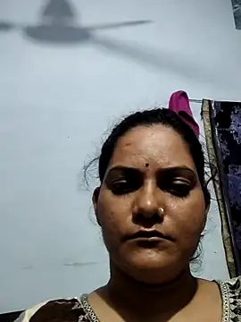 Snapshot of Anushka_Singh0 chatting on August 3, 3:38 pm Anushka Singh0 online show from August 3, 3:38 pm