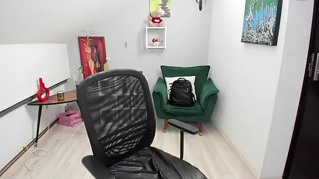 ElviraJoness online show from March 20, 7:30 pm