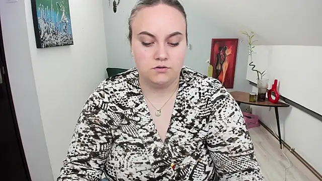 ElviraJoness online show from March 30, 7:15 pm