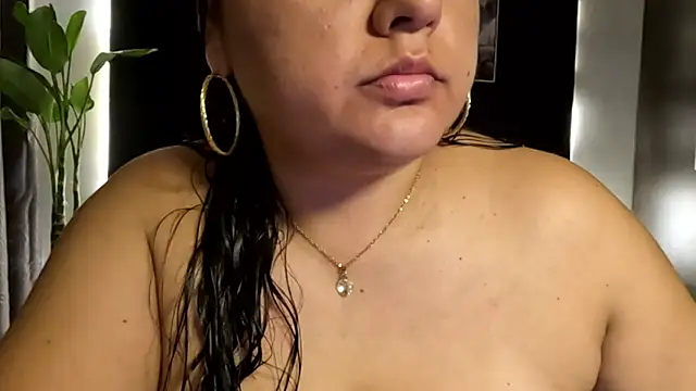 Snapshot of AzaraOnyx chatting on June 4, 11:27 am AzaraOnyx online show from June 4, 11:27 am