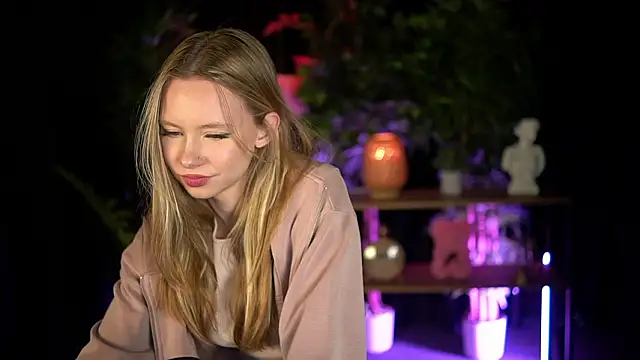 Snapshot of SweetDaisy_me chatting on February 23, 3:20 pm SweetDaisy me online show from February 23, 3:20 pm