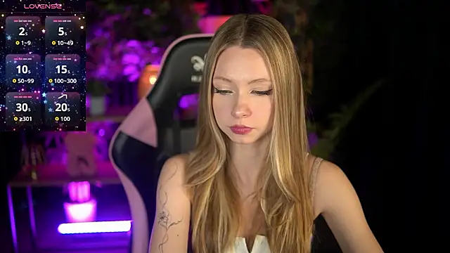 Snapshot of SweetDaisy_me chatting on March 12, 4:02 pm SweetDaisy me online show from March 12, 4:02 pm