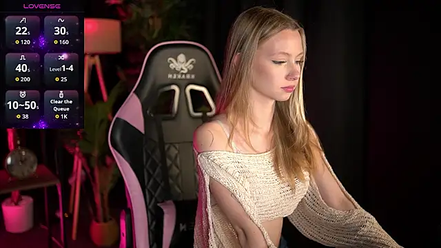 Snapshot of SweetDaisy_me chatting on March 18, 3:15 pm SweetDaisy me online show from March 18, 3:15 pm