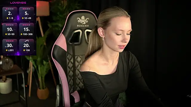 Snapshot of SweetDaisy_me chatting on March 20, 5:07 pm SweetDaisy me online show from March 20, 5:07 pm