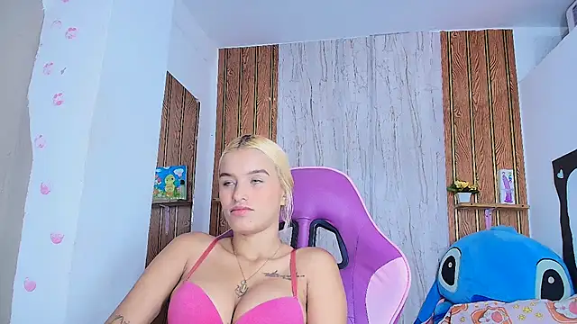Snapshot of abigail_sandoval chatting on April 14, 1:39 pm abigail sandoval online show from April 14, 1:39 pm