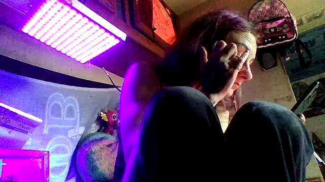 issyamazin online show from February 18, 2:35 pm