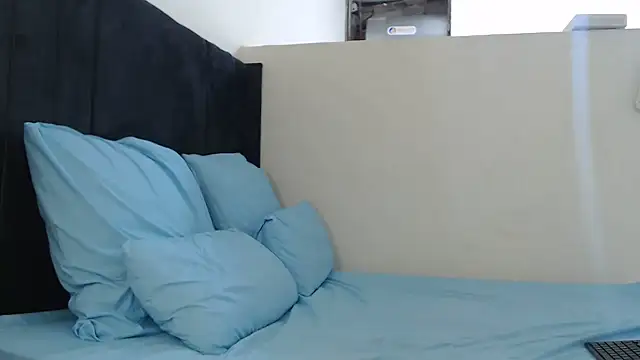 KinkyPxx online show from August 5, 8:17 am