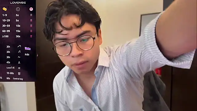 Snapshot of BentoBoxxx chatting on June 2, 7:27 pm BentoBoxxx online show from June 2, 7:27 pm