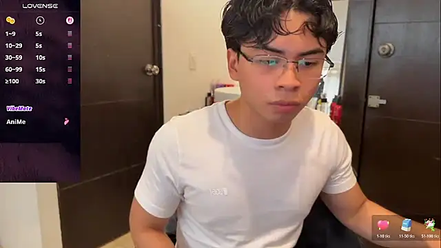 Snapshot of BentoBoxxx chatting on June 3, 11:21 pm BentoBoxxx online show from June 3, 11:21 pm