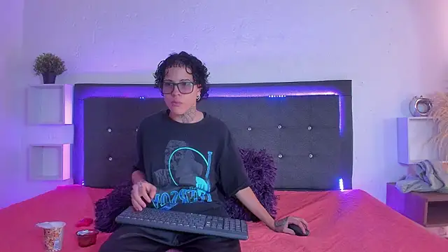 Snapshot of Ale_cuzz chatting on February 27, 3:01 pm Ale cuzz online show from February 27, 3:01 pm