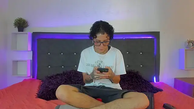 Snapshot of Ale_cuzz chatting on March 2, 3:30 pm Ale cuzz online show from March 2, 3:30 pm