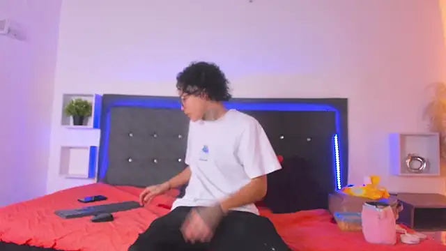 Snapshot of Ale_cuzz chatting on March 17, 2:53 pm Ale cuzz online show from March 17, 2:53 pm