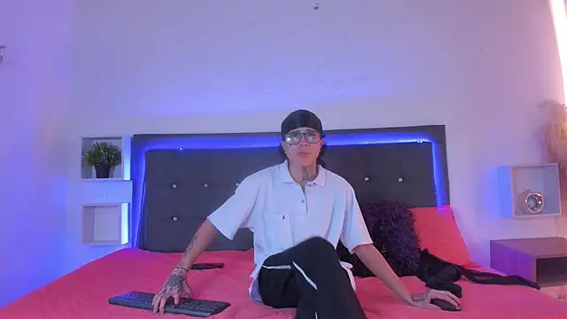 Snapshot of Ale_cuzz chatting on March 27, 3:56 pm Ale cuzz online show from March 27, 3:56 pm