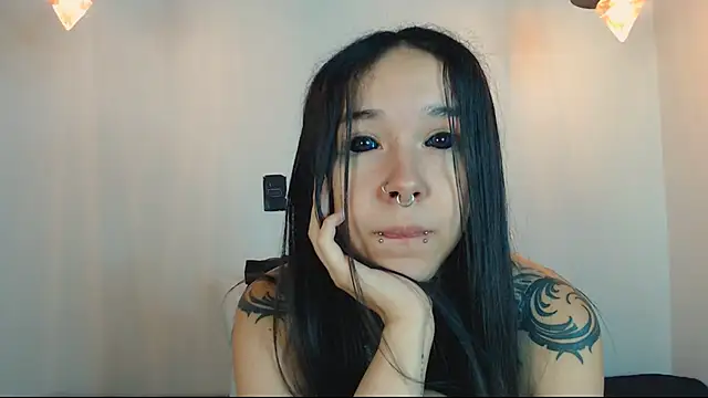 Snapshot of alien_eyes09 chatting on February 20, 6:26 am alien eyes09 online show from February 20, 6:26 am