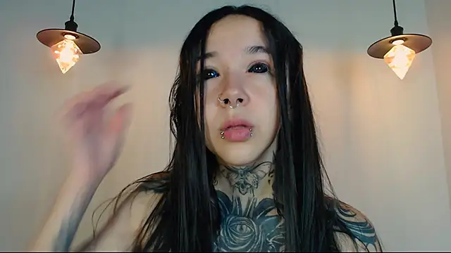 Snapshot of alien_eyes09 chatting on March 4, 1:33 am alien eyes09 online show from March 4, 1:33 am